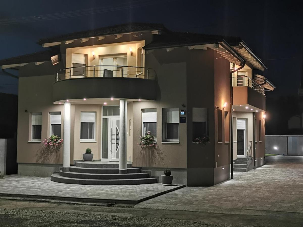 Apartman Bozur **** Satnica Dakovacka エクステリア 写真