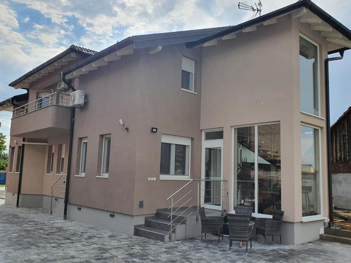 Apartman Bozur **** Satnica Dakovacka エクステリア 写真