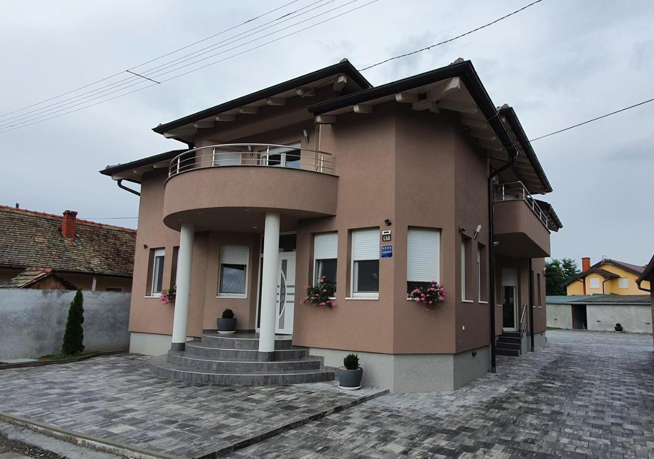 Apartman Bozur **** Satnica Dakovacka エクステリア 写真