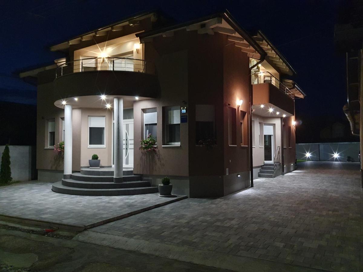 Apartman Bozur **** Satnica Dakovacka エクステリア 写真